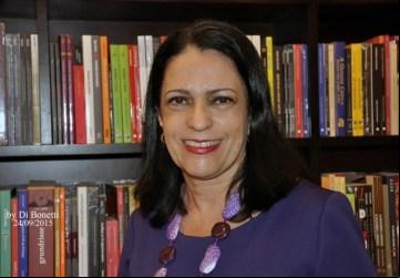 Escritora Raquel Naveira