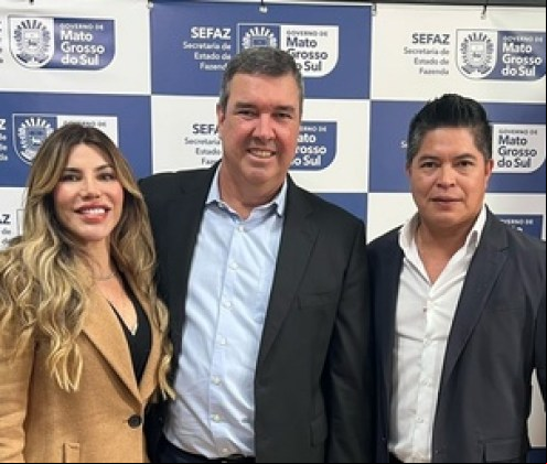 Vereador Otacir Figueredo Participa de de Contratos para Construção de Moradias