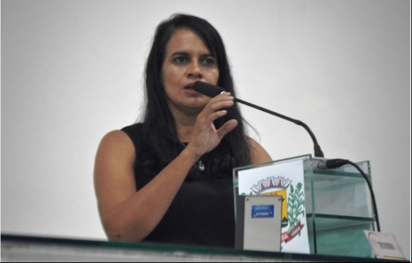 Claudete Dosso solicita instalação de lousas digitais na Rede Municipal de Ensino em Cassilândia