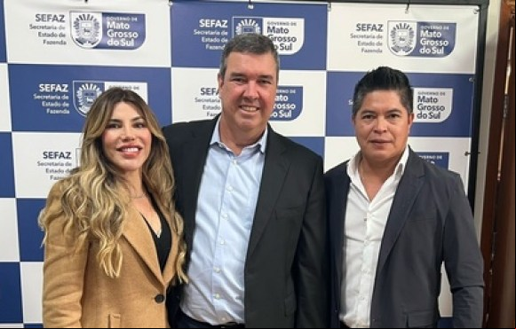 Vereador Otacir Figueredo Participa de  de Contratos para Construção de Moradias