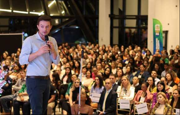 Prefeito Lucas Foroni lidera iniciativa histórica em defesa de uma educação pública de qualidade