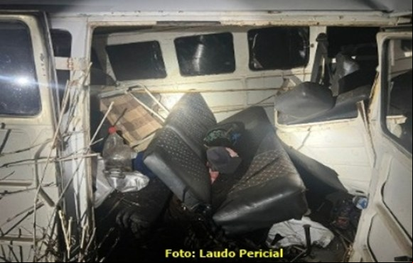 familiares dos meninos Carlos e Diego mortos no acidente com a Kombi seguem sem assistência